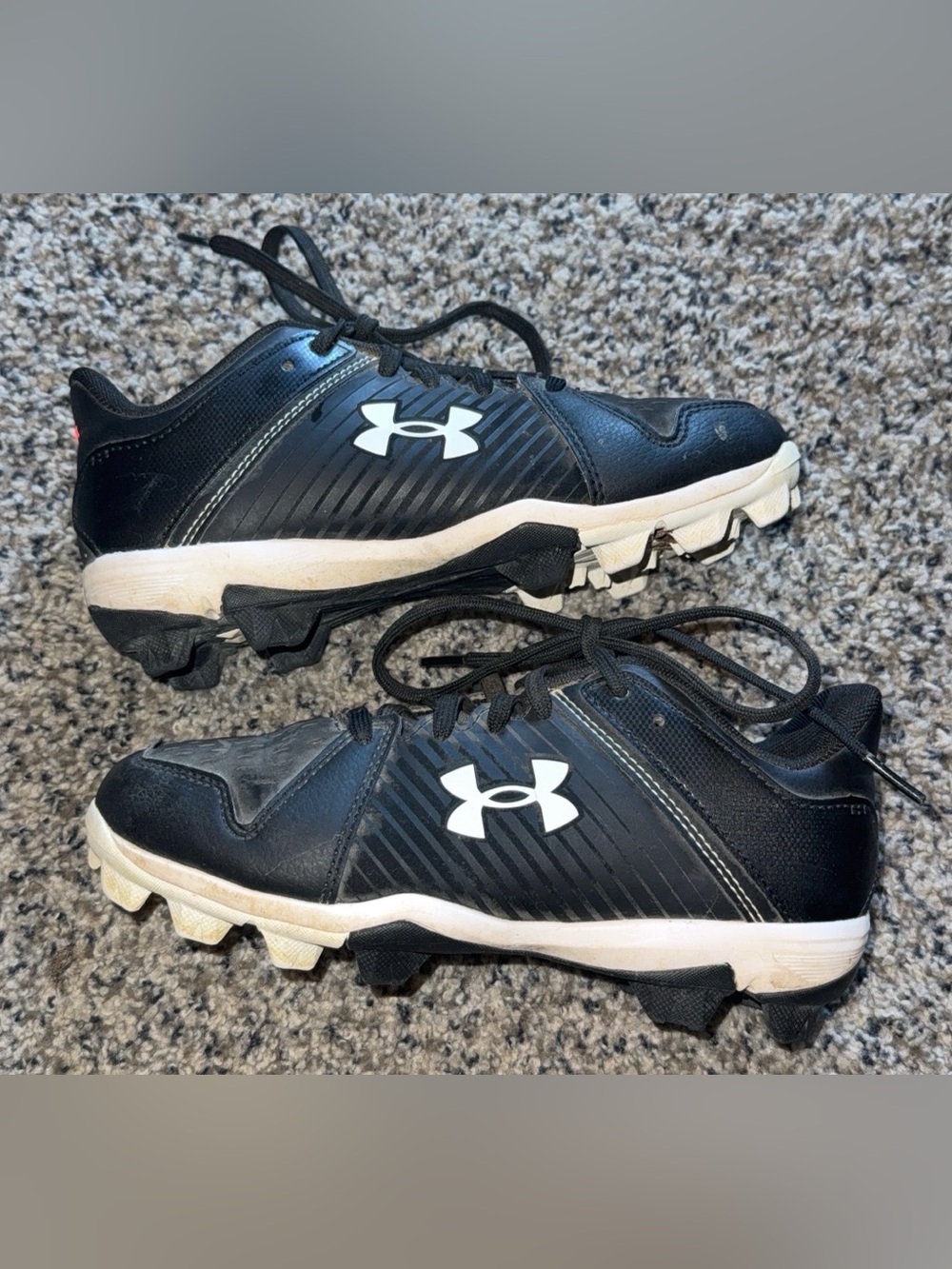 Under Armour Youth Baseball Cleats, Black, Size 2.5Y